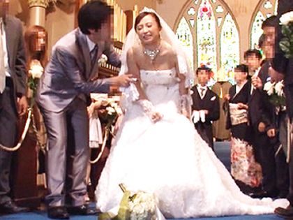 結婚式で花嫁に失禁するまでリモコンバイブ痴○＆ぶっかけ輪○！
